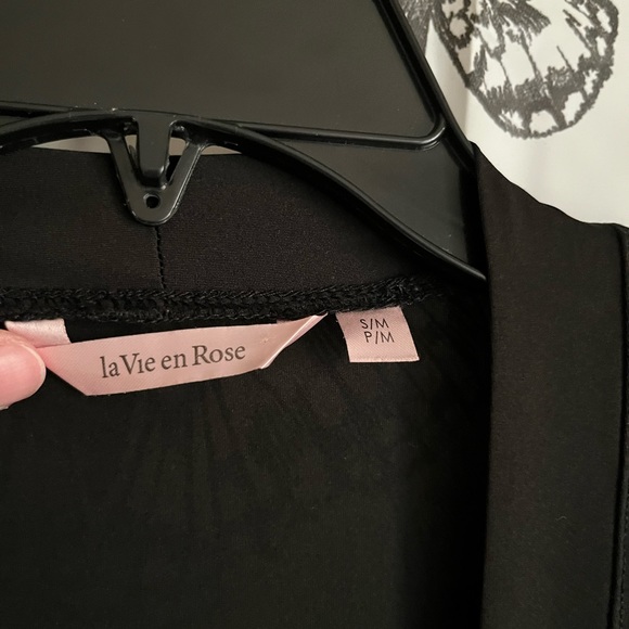 La Vie En Rose soft silky black long sleeve robe with lace details double tie - Picture 3 of 3